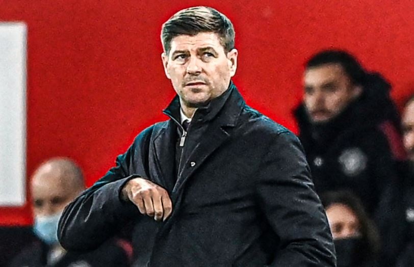 HLV Gerrard dap tra khi bi CDV MU che nhao hinh anh