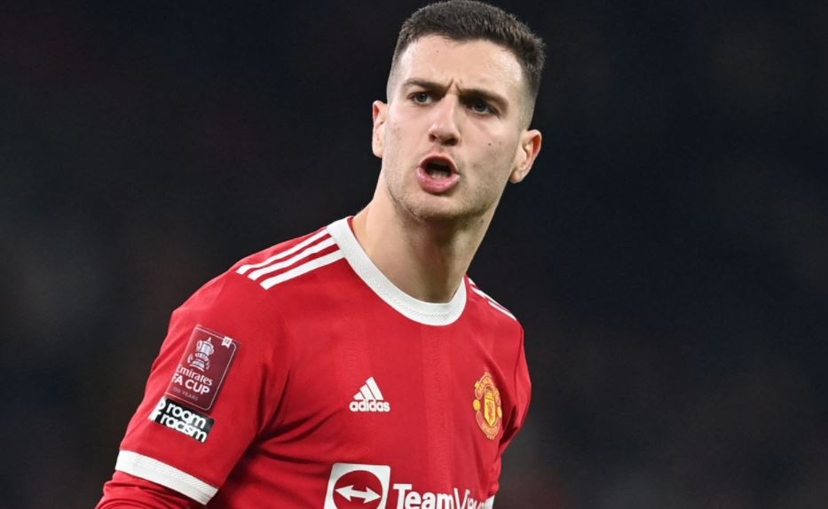 Hau ve MU choi 90 phut voi vet rach o mat ca hinh anh