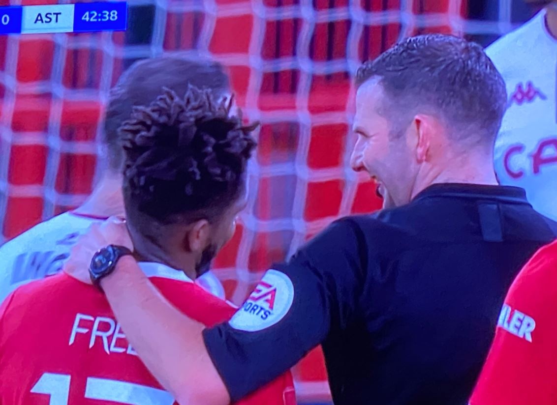 Trong tai khoac vai cau thu MU anh 1