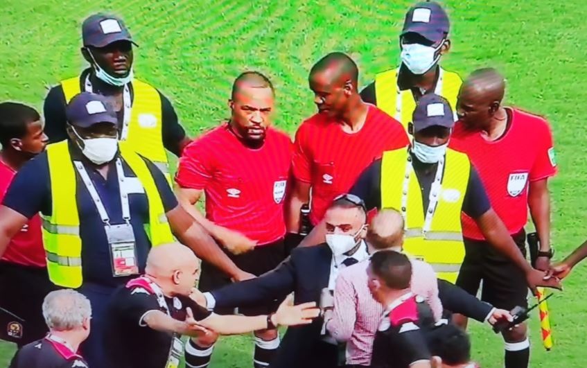 Trong tai mac sai lam hy huu o CAN 2021 hinh anh