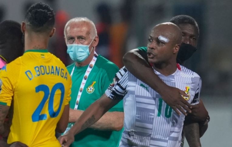 Cau thu Ghana dam doi phuong vi ban thua o phut 88 hinh anh