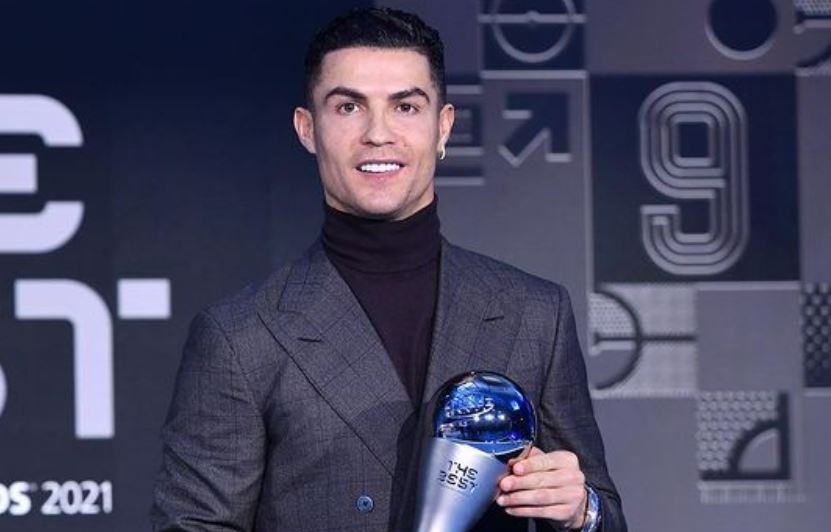 Ronaldo nhan giai thuong dac biet tu FIFA hinh anh