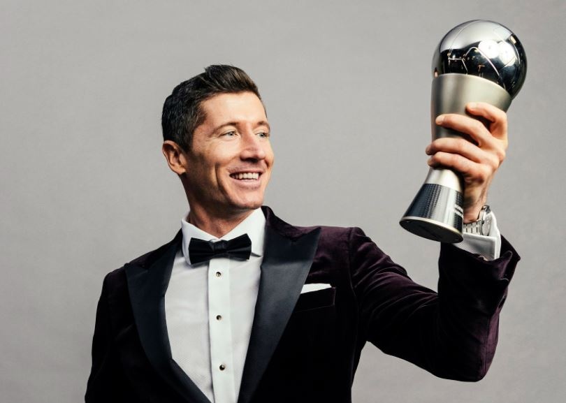 Lewandowski len tieng khi bi Messi loai khoi phieu bau The Best hinh anh