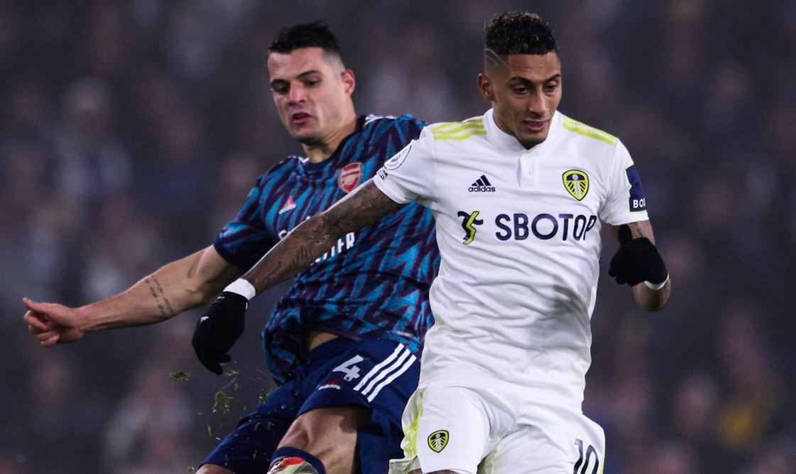 Cau thu Arsenal bi nghi dan xep tran dau tai Premier League anh 1