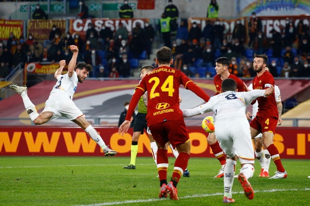 Roma vao tu ket cup quoc gia anh 3