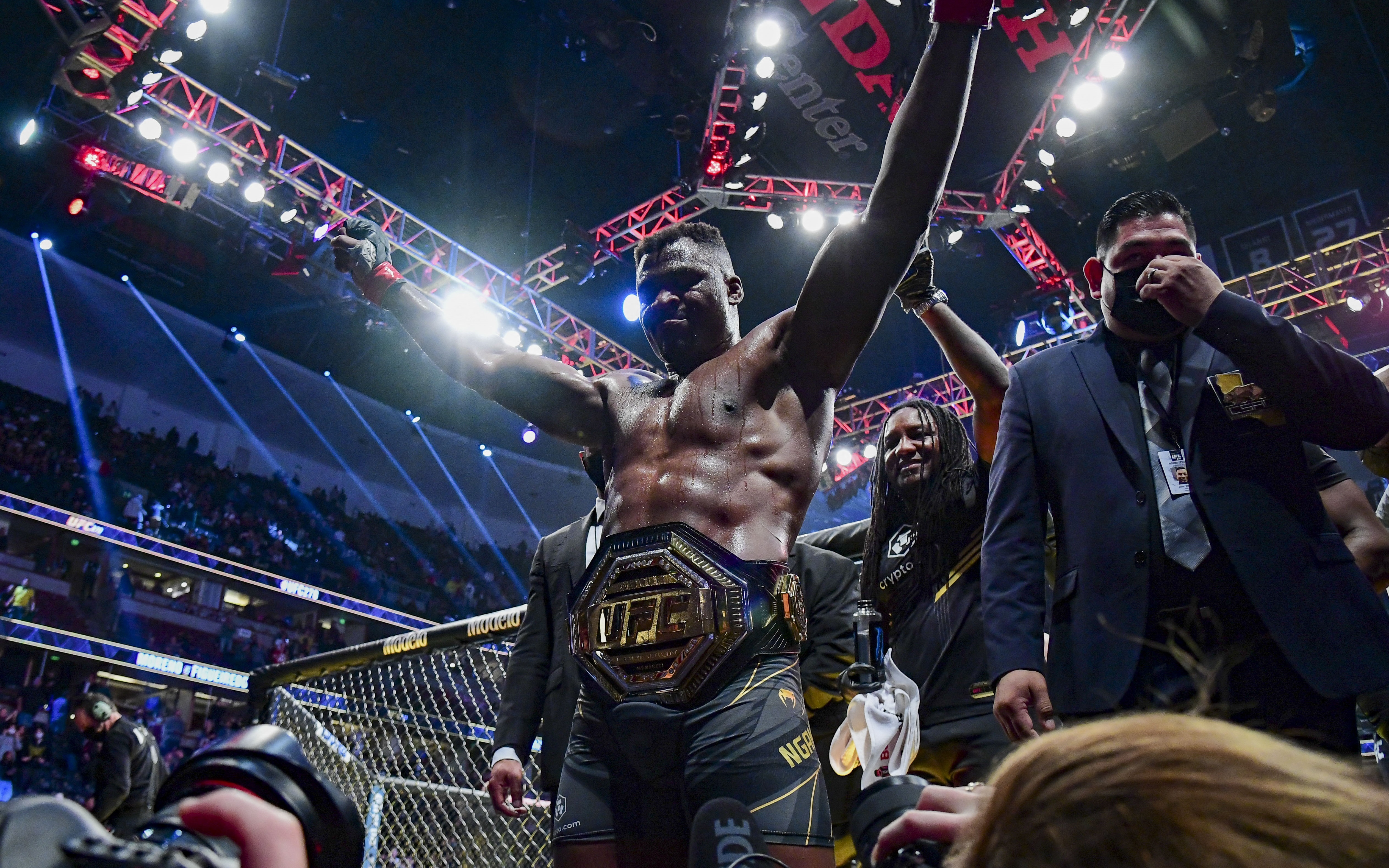 Chu tich UFC tu choi trao dai cho nha vo dich hinh anh