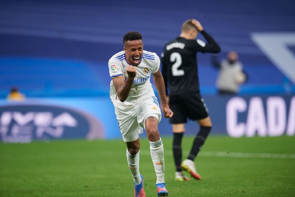 Real thoat thua o phut 90+2 anh 8