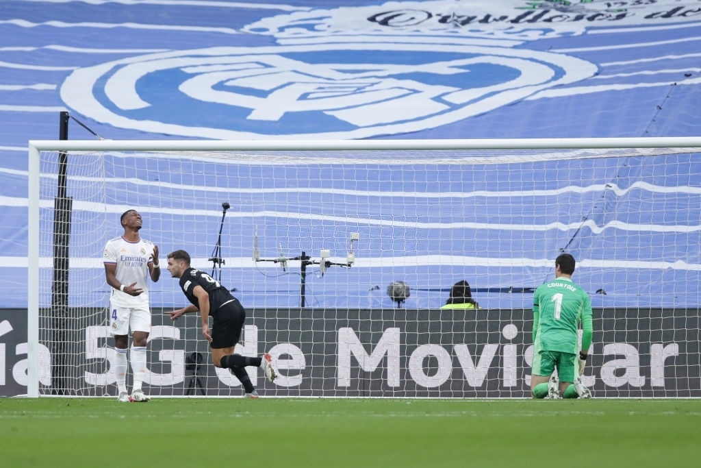 Real thoat thua o phut 90+2 anh 3