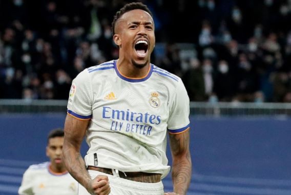 Real Madrid thoat thua o phut 90+2 hinh anh