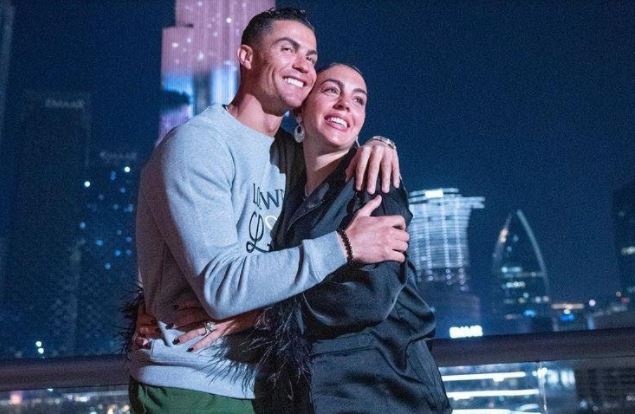 Ronaldo mung sinh nhat ban gai o Dubai hinh anh