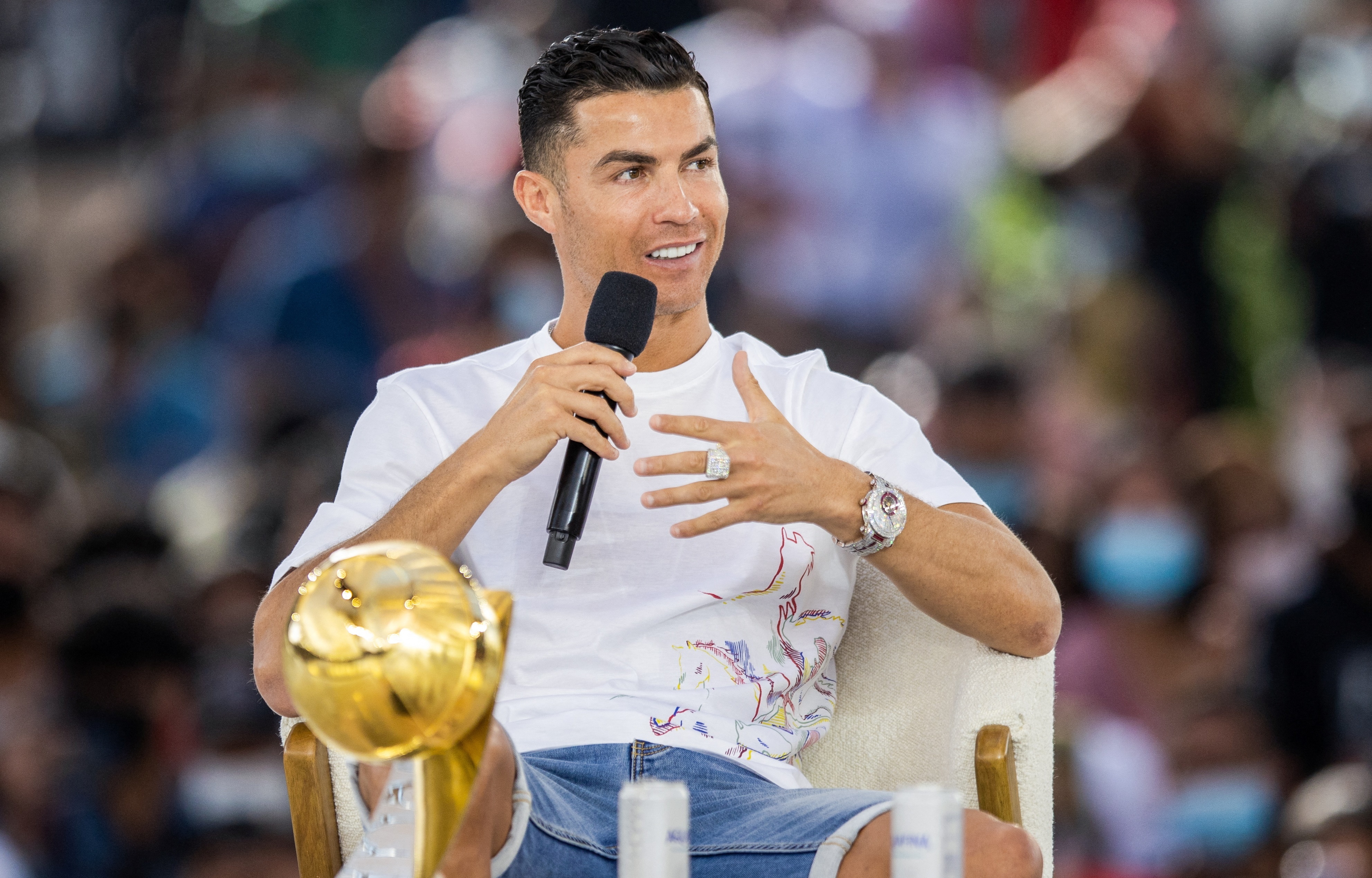 Ronaldo nhan giai thuong o Dubai hinh anh