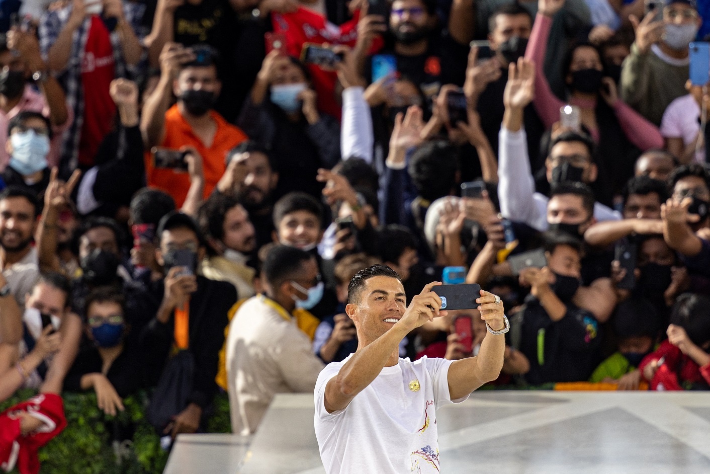 Ronaldo nhan giai thuong o Dubai anh 4