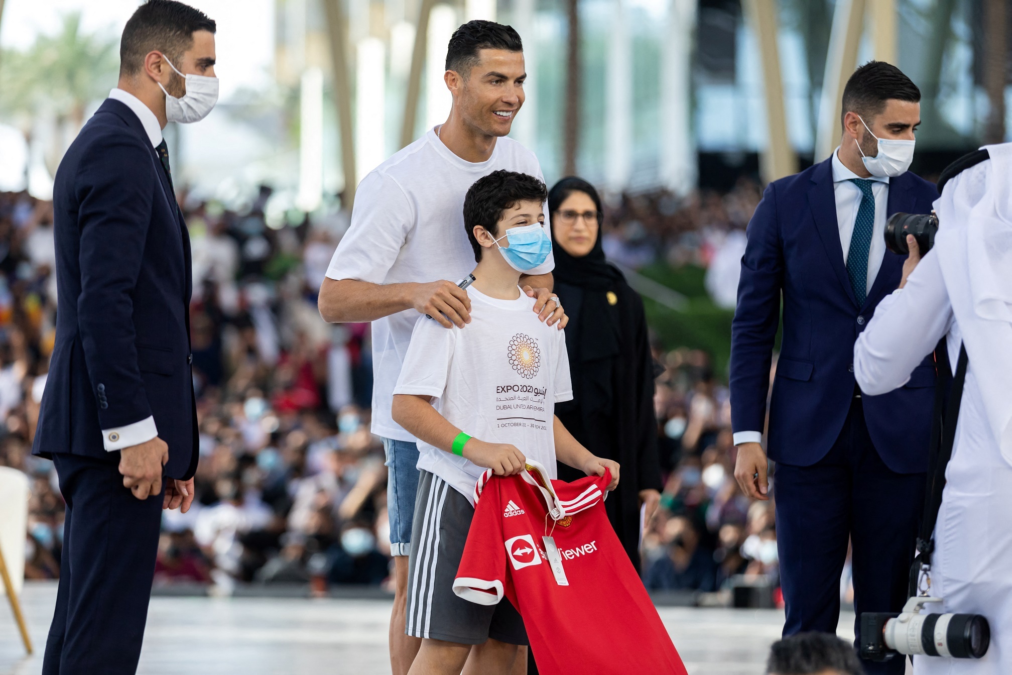 Ronaldo nhan giai thuong o Dubai anh 5
