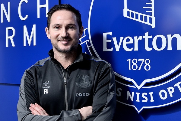 Frank Lampard tai xuat va nhung thuong vu ngay cuoi ky chuyen nhuong hinh anh