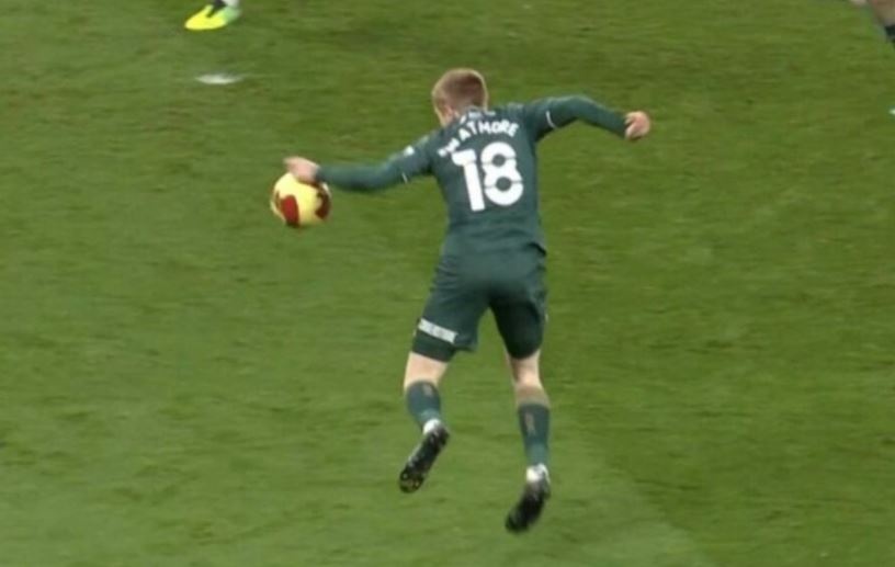 MU chiu ban thua du bong cham tay cau thu Middlesbrough hinh anh