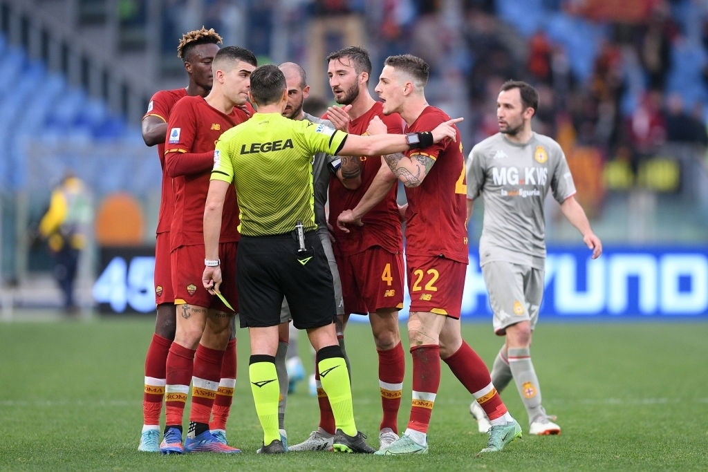 Mourinho chi trich trong tai anh 4