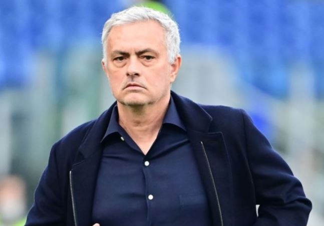 Mourinho chi trich VAR hinh anh