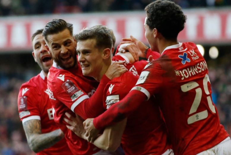 CLB hang Nhat lai tao dia chan o FA Cup hinh anh