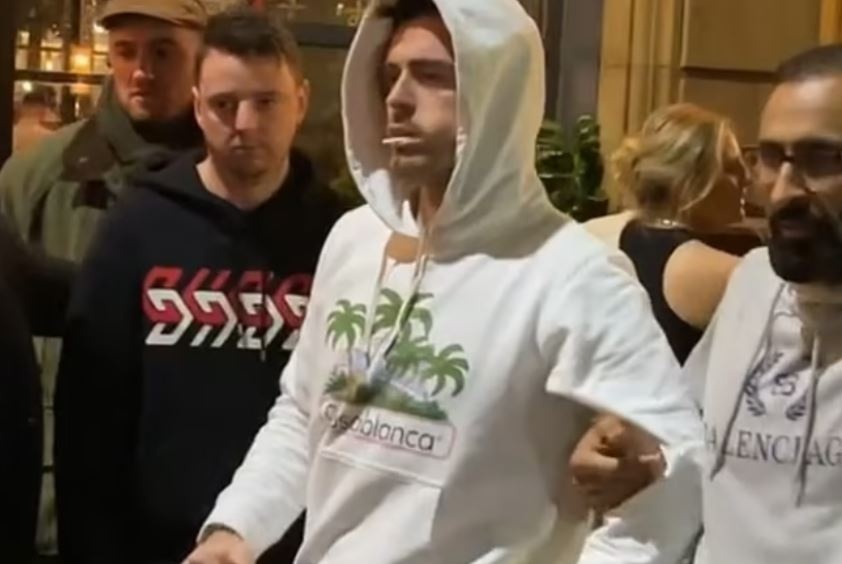 Grealish say xin anh 1