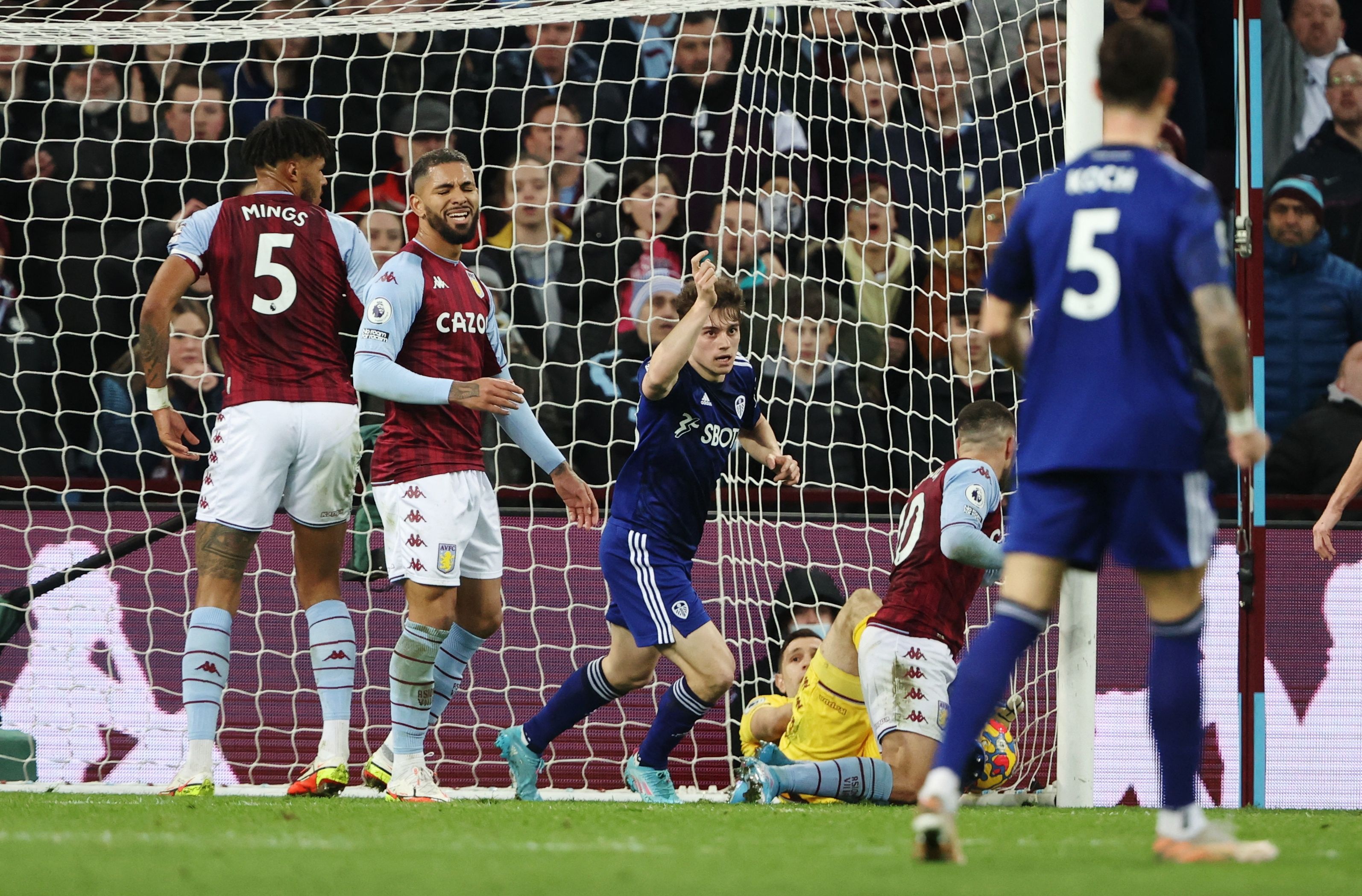 Coutinho toa sang anh 7