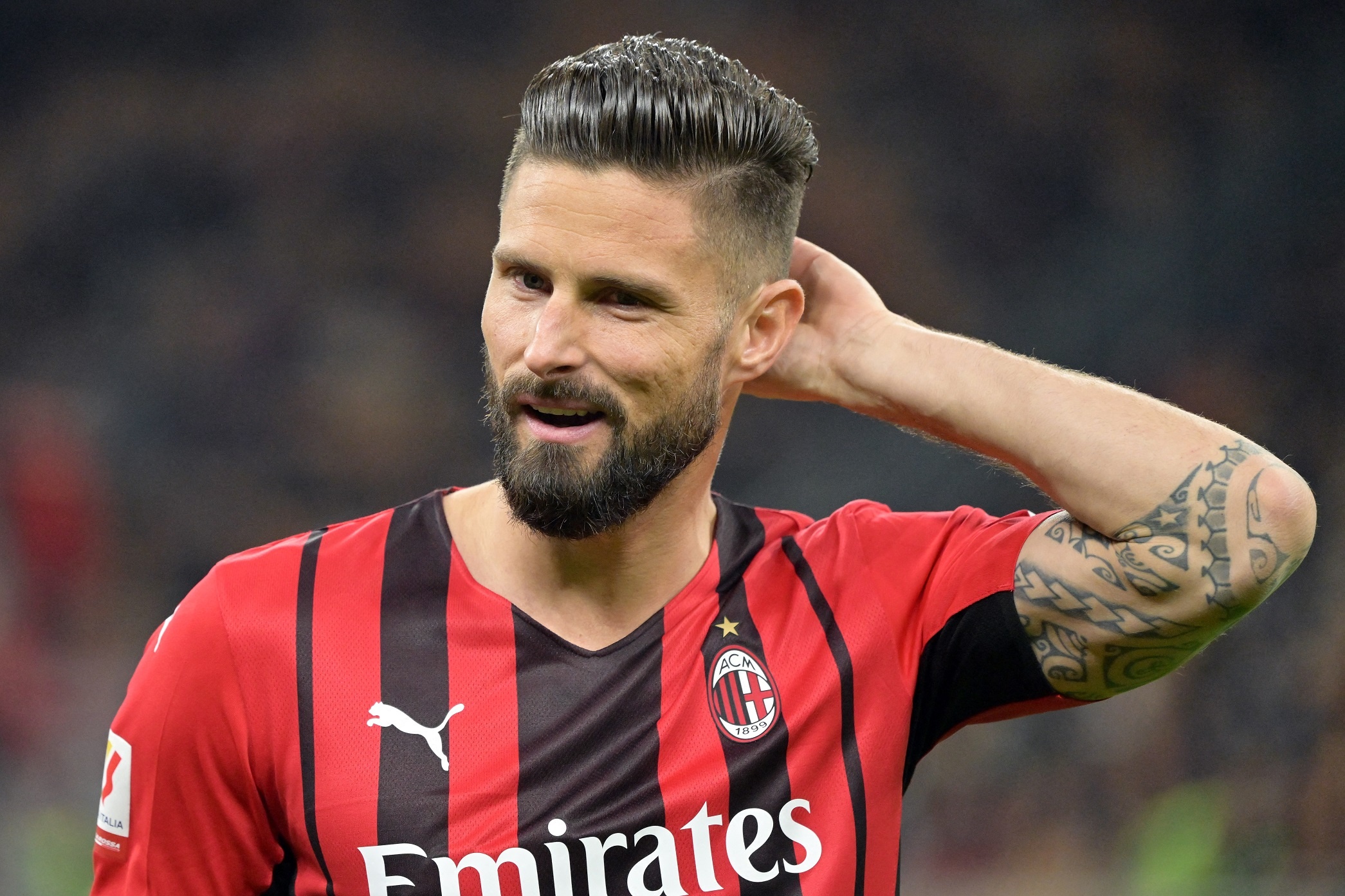Giroud lap cu dup trong chien thang 4-0 cua Milan hinh anh