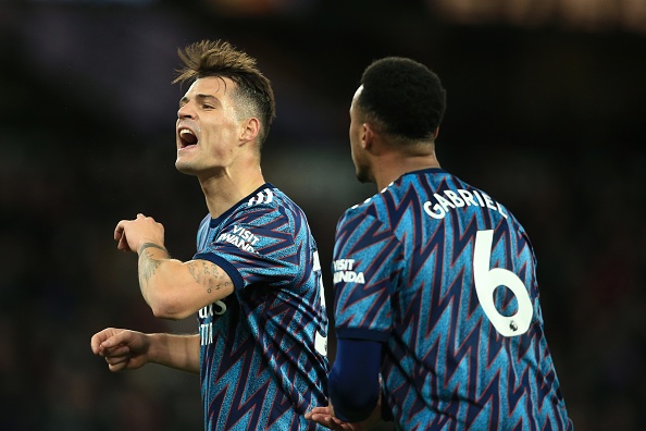 Arsenal day MU xuong vi tri thu 6 hinh anh