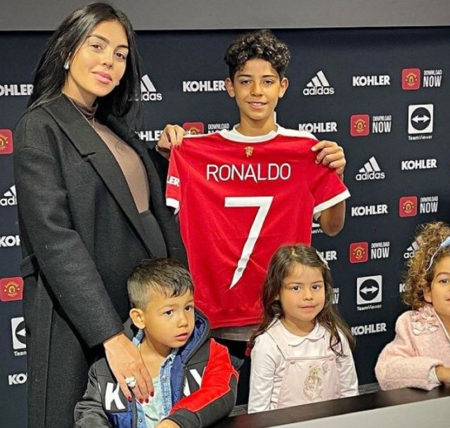 Ronaldo Jr gia nhap MU anh 1