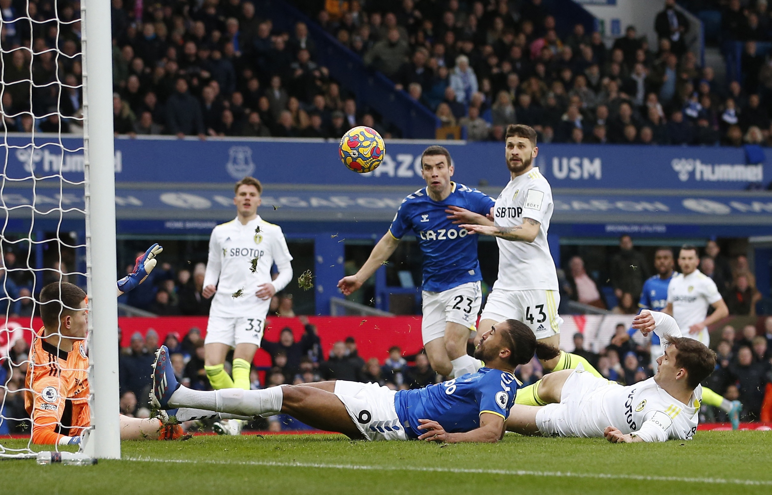 Doi hinh hay nhat vong 25 Premier League anh 8