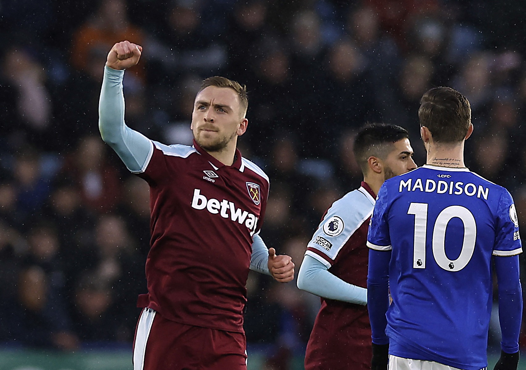 Doi hinh hay nhat vong 25 Premier League anh 4