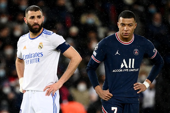 Mbappe treu dua Benzema hinh anh