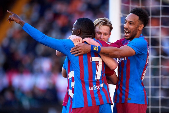 Aubameyang lap hat-trick trong tran thang 4-1 cua Barca hinh anh