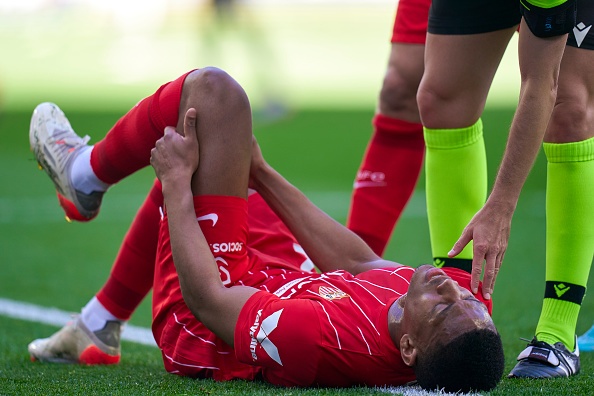 Martial bi chan thuong anh 1