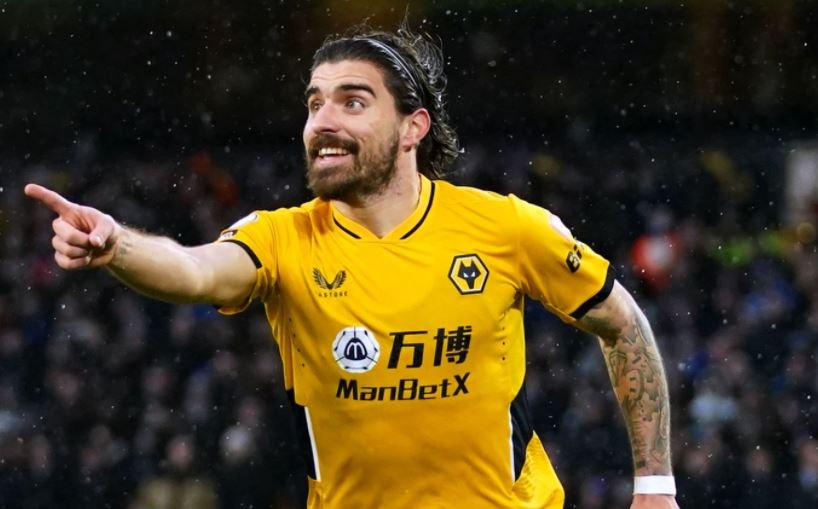 Wolves gia nhap cuoc dua top 4 hinh anh