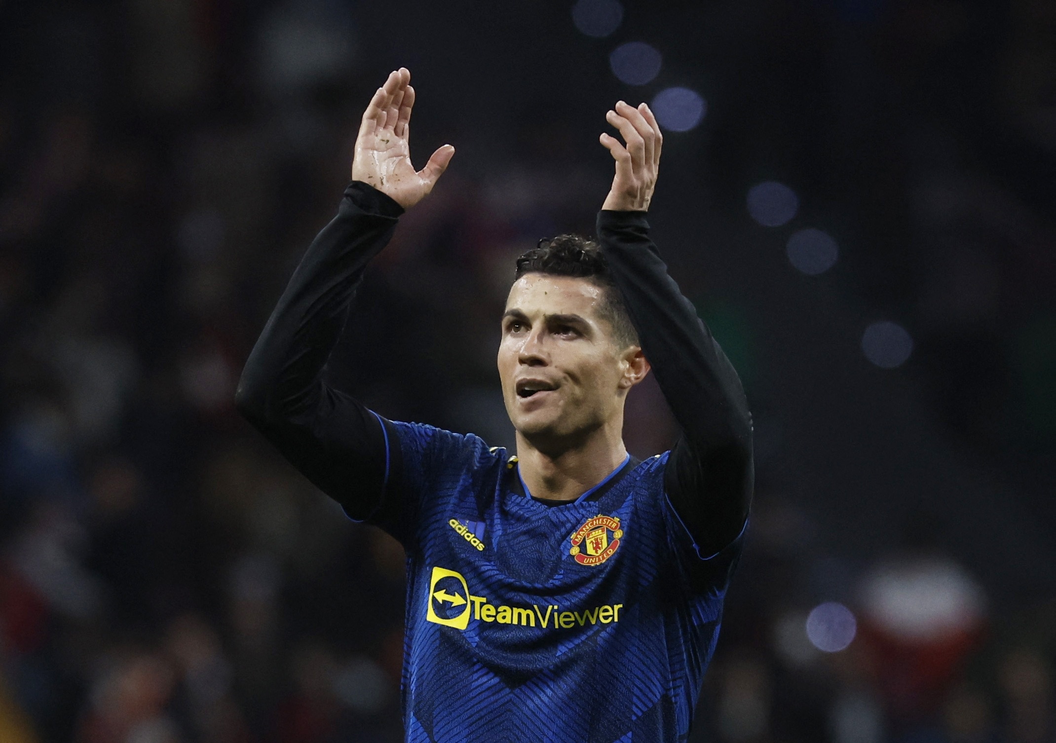 Ronaldo to thai do voi trong tai anh 4