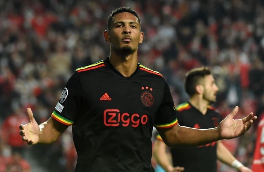 Haller di vao lich su Champions League hinh anh