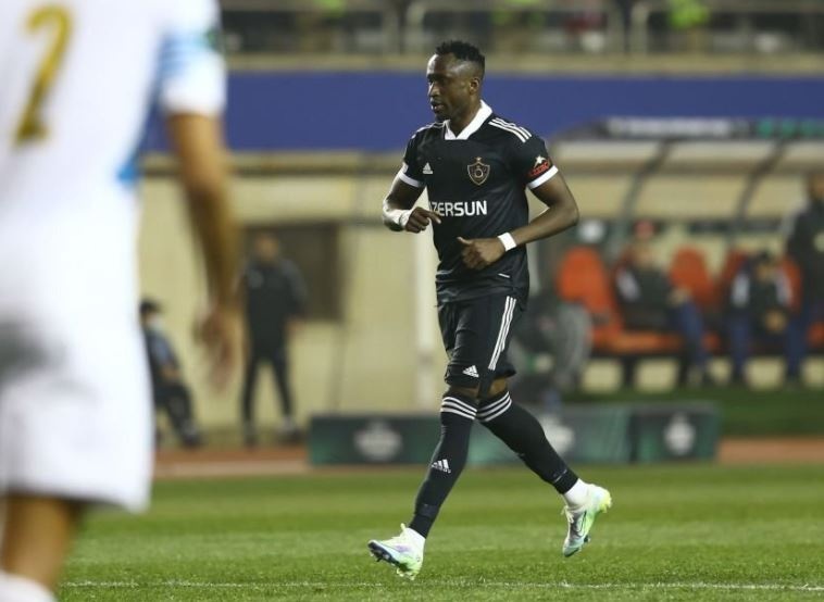 Cau thu khong nhan ban thang sau pha dung tay anh 4