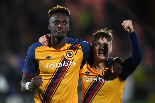 Thay tro Mourinho gianh 3 diem bang ban thang o phut 90+9 hinh anh