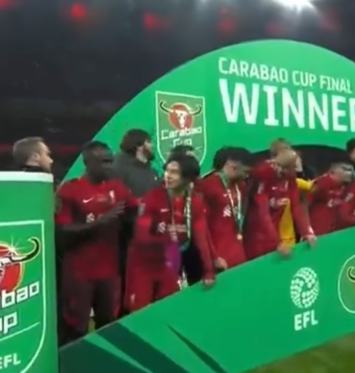 Hanh dong dep cua Minamino anh 1