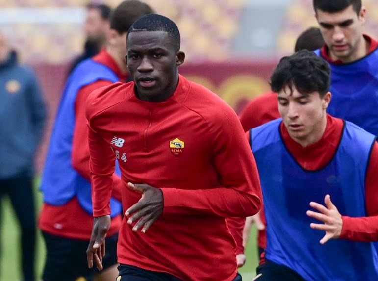 Mourinho duoi hoc tro xuong doi tre anh 1