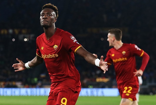 Thay tro Mourinho ap sat top 4 Serie A hinh anh