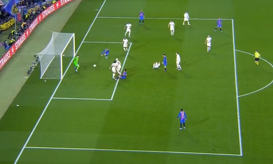 Barcelona bi Galatasaray cam hoa o Europa League anh 7