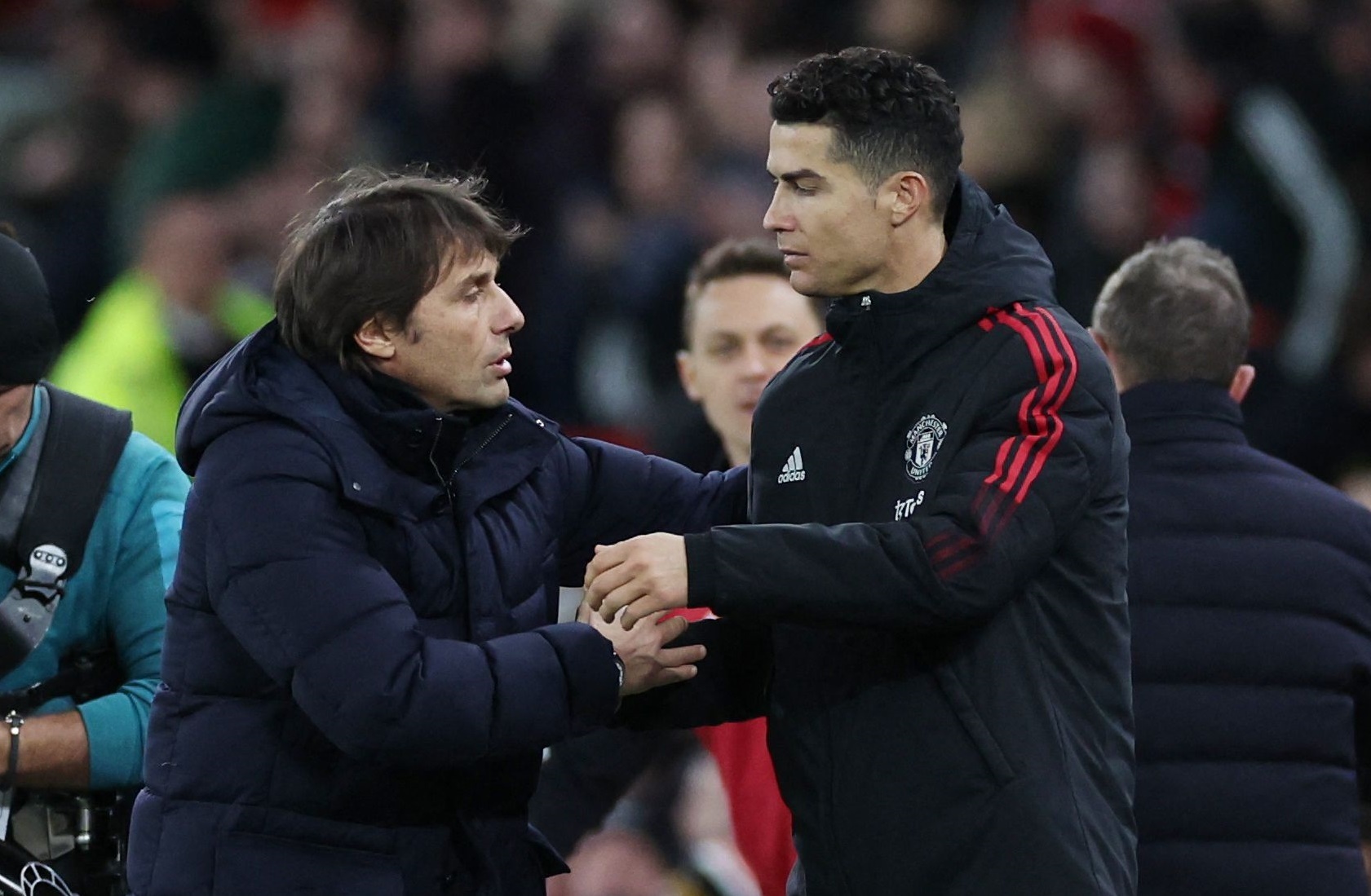 HLV Conte ca ngoi Ronaldo hinh anh