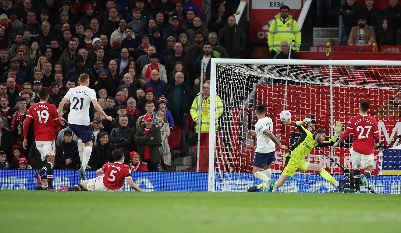 Ronaldo lap hat-trick anh 2