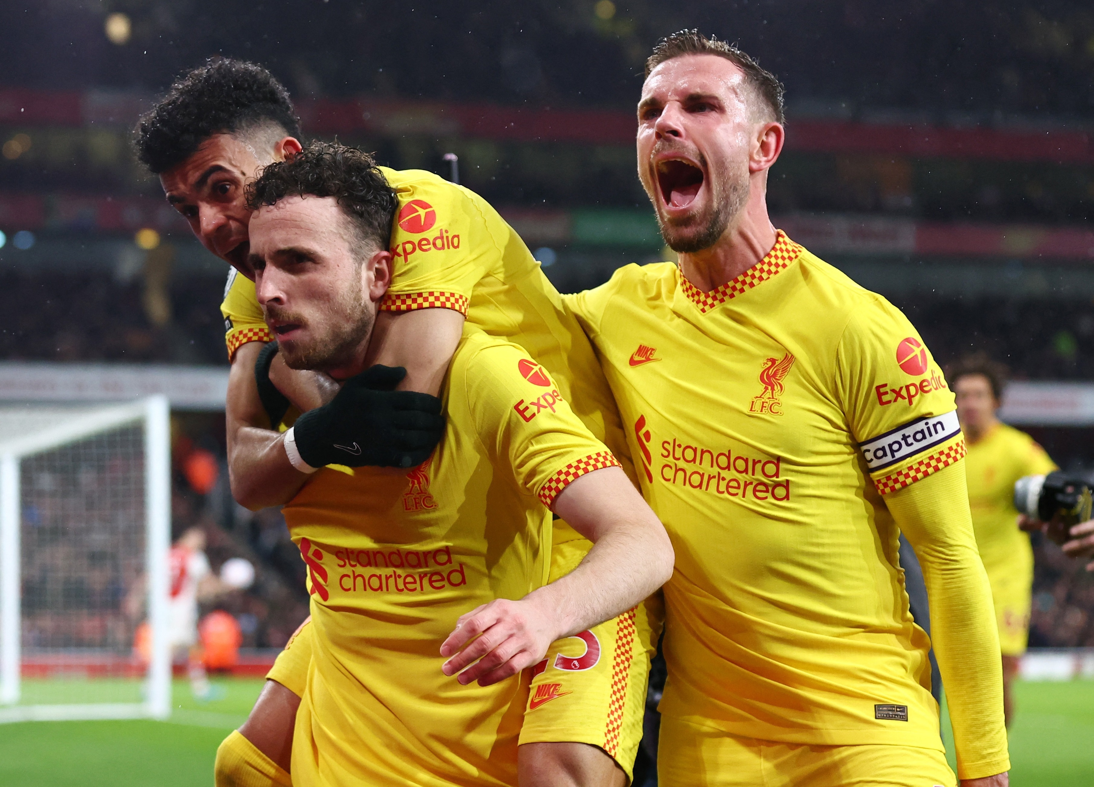 Liverpool thu hep khoang cach voi Man City con 1 diem hinh anh