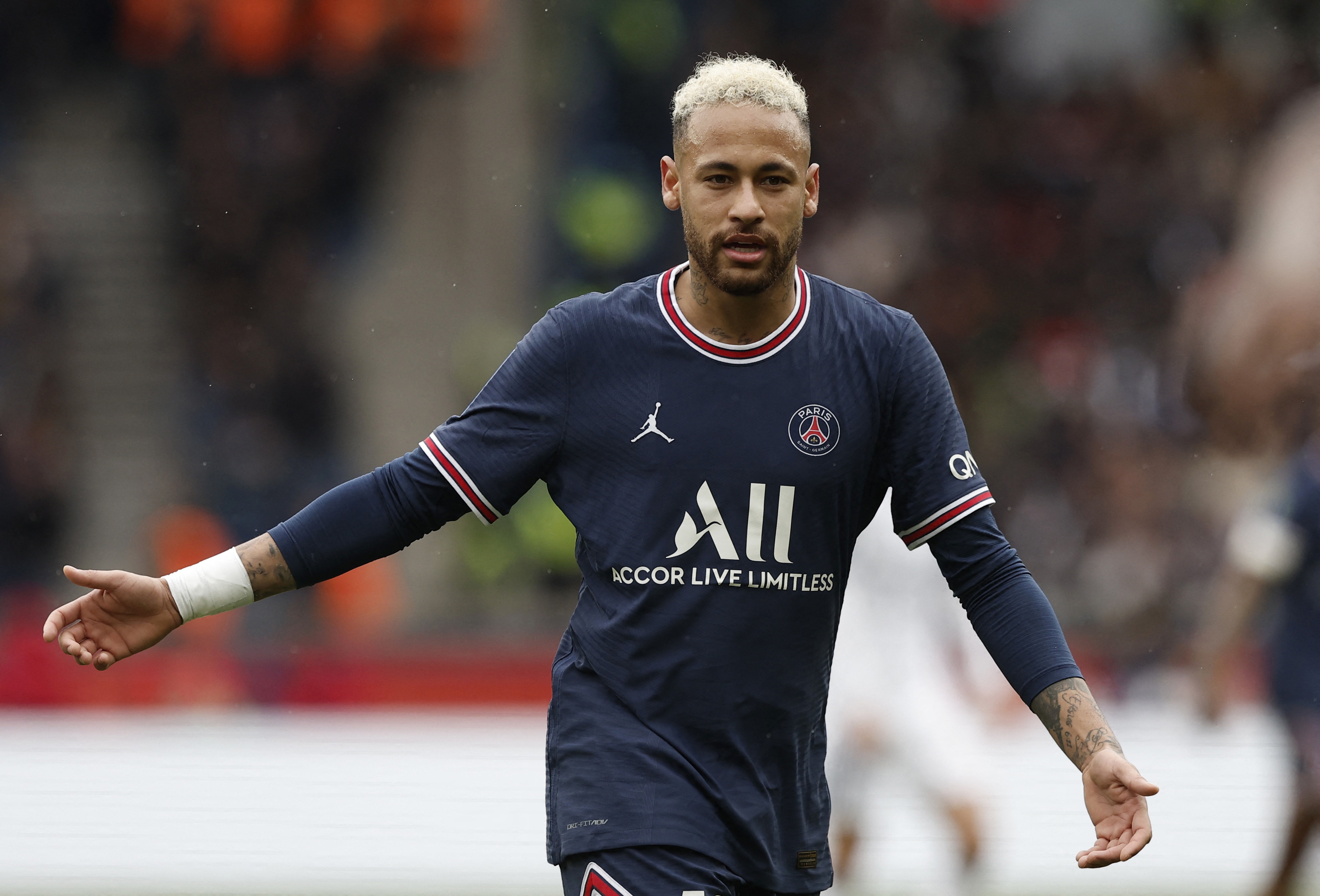 Dan sao 880 trieu euro bi loai khoi Champions League anh 2