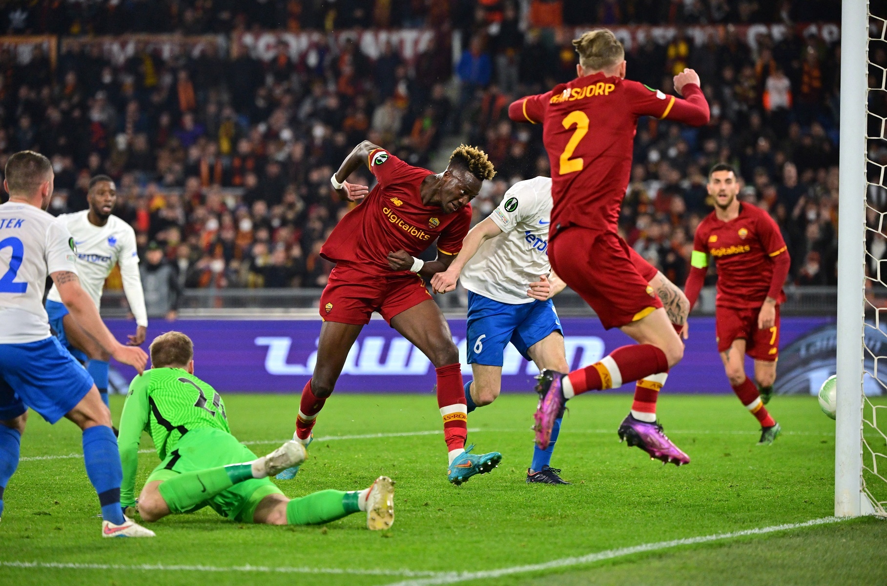 Roma dau Vitesse anh 1