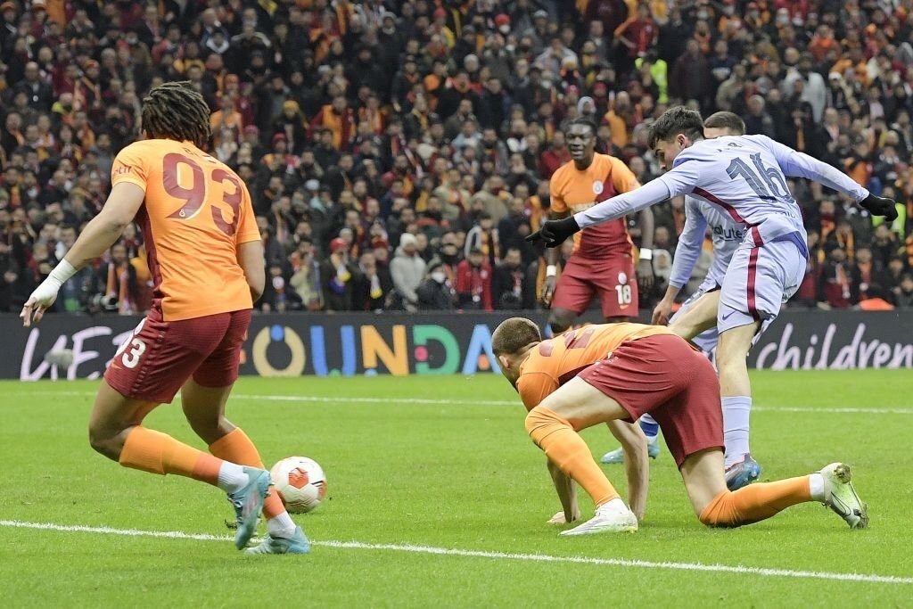 Barca dau Galatasaray anh 4