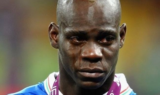 Balotelli bi gach ten khoi tuyen Italy hinh anh