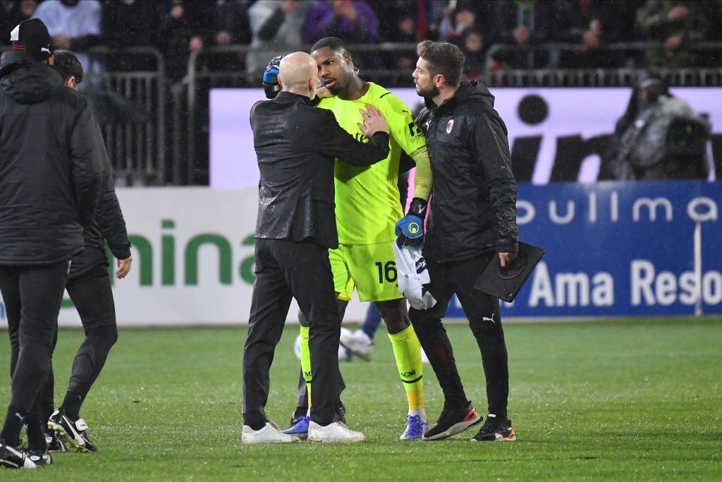 Ibra noi gian vi dong doi bi phan biet chung toc anh 1