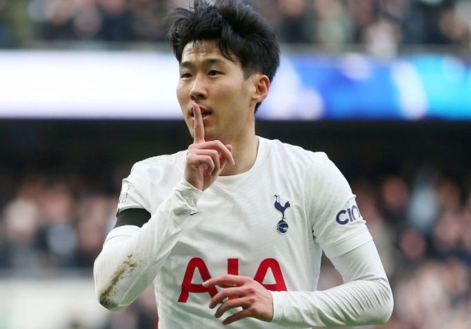 Son Heung-min lap cu dup, Tottenham day MU xuong thu 6 hinh anh